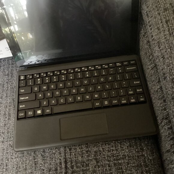 New RCA 2-in-1 Notebook/tablet w/keyboard & head phone - Picture 6 of 7